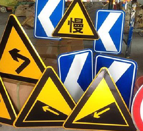 新余标识标牌中颜色的确定是很重要的。